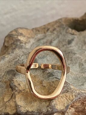 5/$10❤️❤️❤️NEW Delicate Open Oval Gold Tone Zinc Alloy Ring